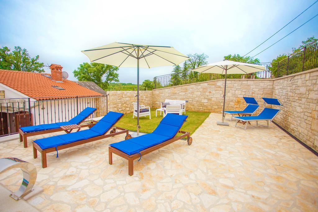 Villa Lara Karojba Room photo