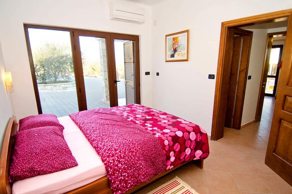 Villa Lara Karojba Room photo